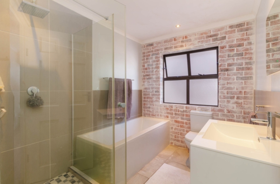 To Let 3 Bedroom Property for Rent in Bloubergstrand Western Cape